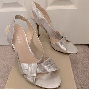 🐝 Nine West Silver Slingback Heel